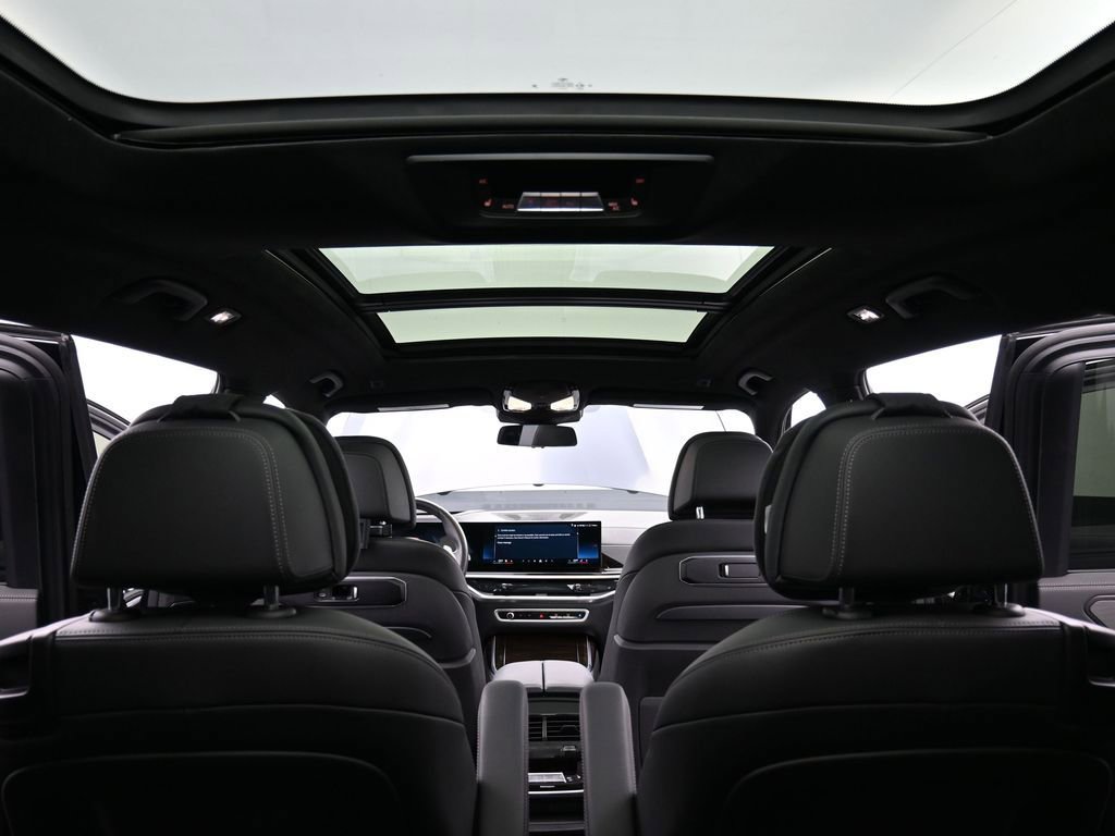 Used 2024 BMW X7 xDrive40i w/ Executive Package image 19