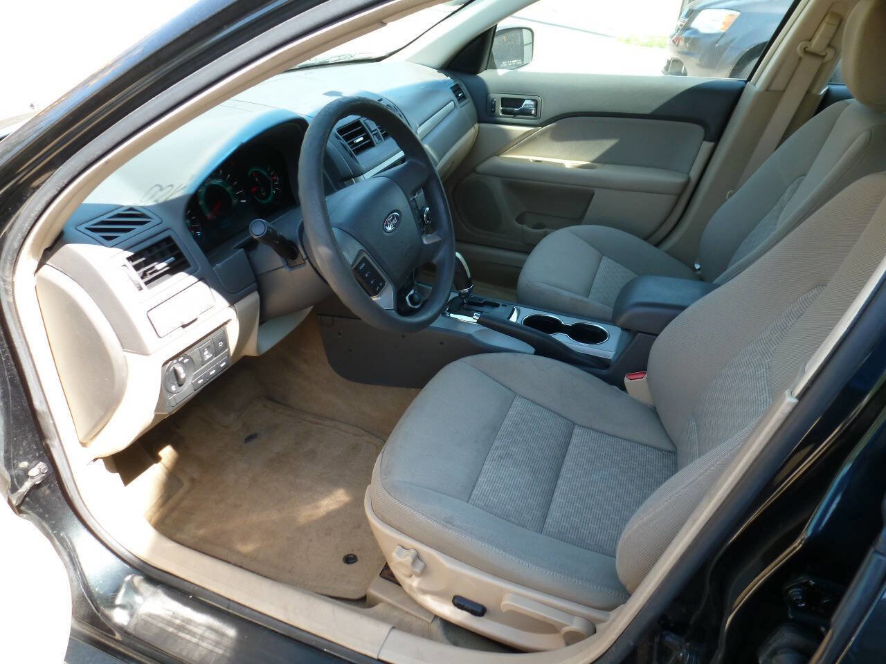 Used 2010 Ford Fusion SE FWD image 9