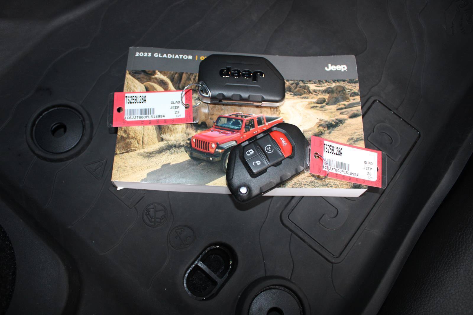 Used 2023 Jeep Gladiator Rubicon w/ Cold Weather Group AWD/4WD image 34