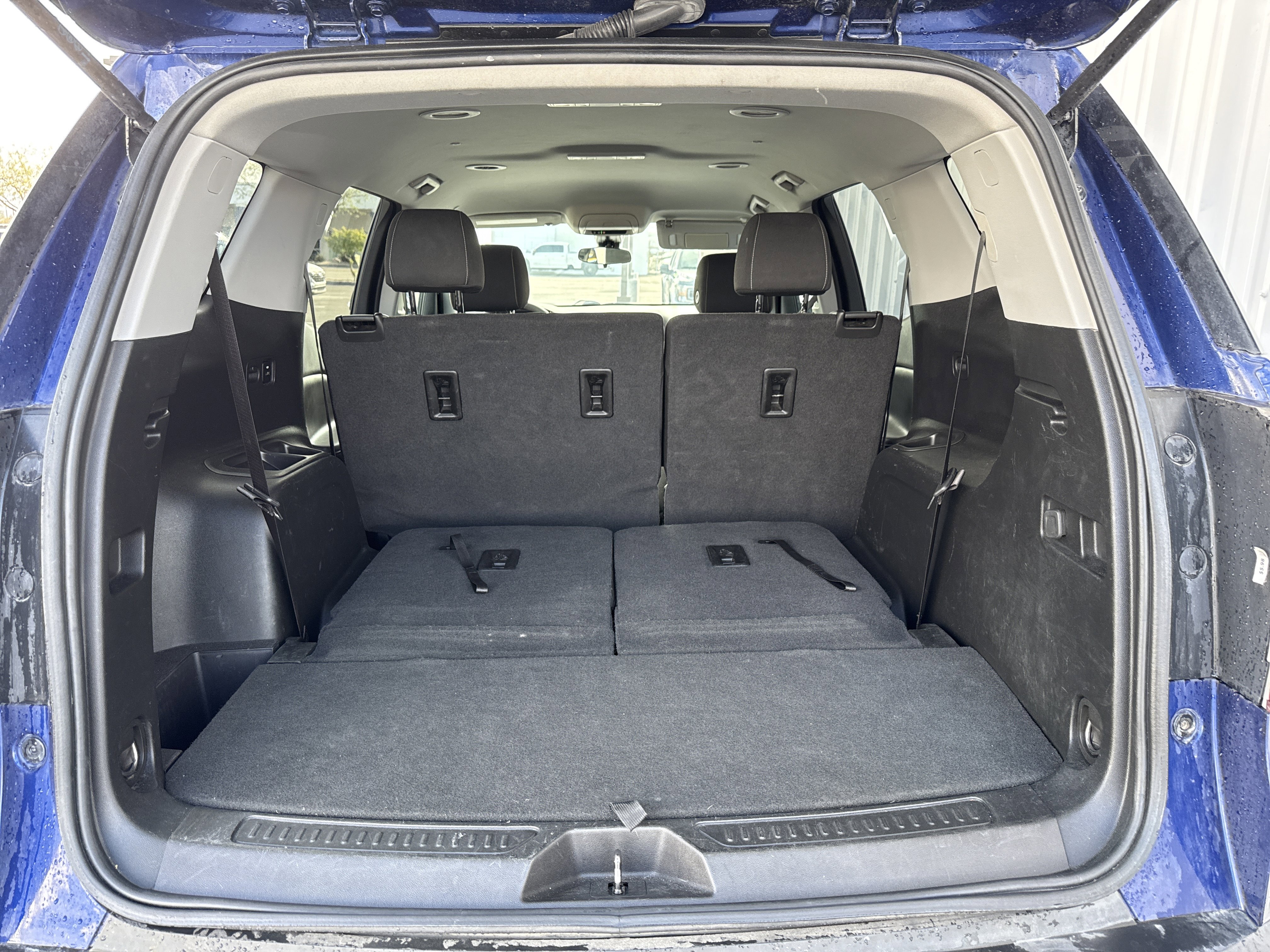 Used 2023 GMC Acadia SLE image 7