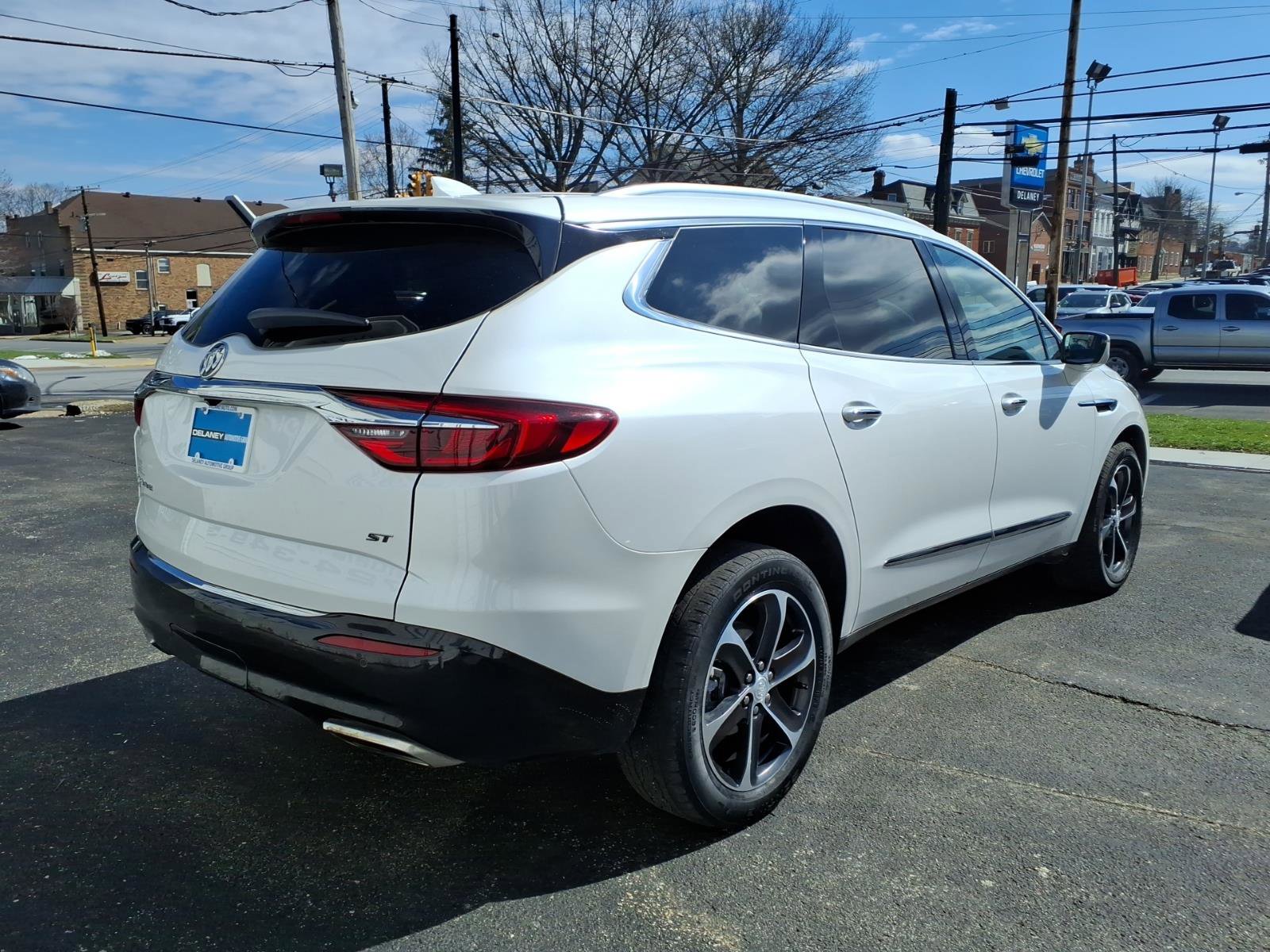Used 2021 Buick Enclave Essence w/ Sport Touring Edition image 5