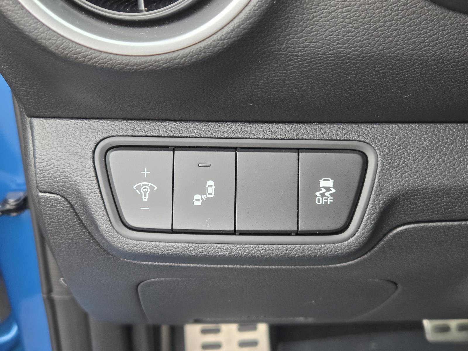 Used 2024 Kia Forte GT-Line w/ GT-Line Premium Package image 18