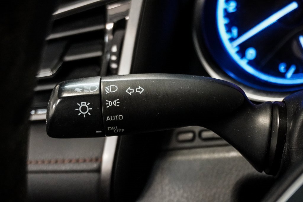 Used 2020 Toyota Camry LE image 18