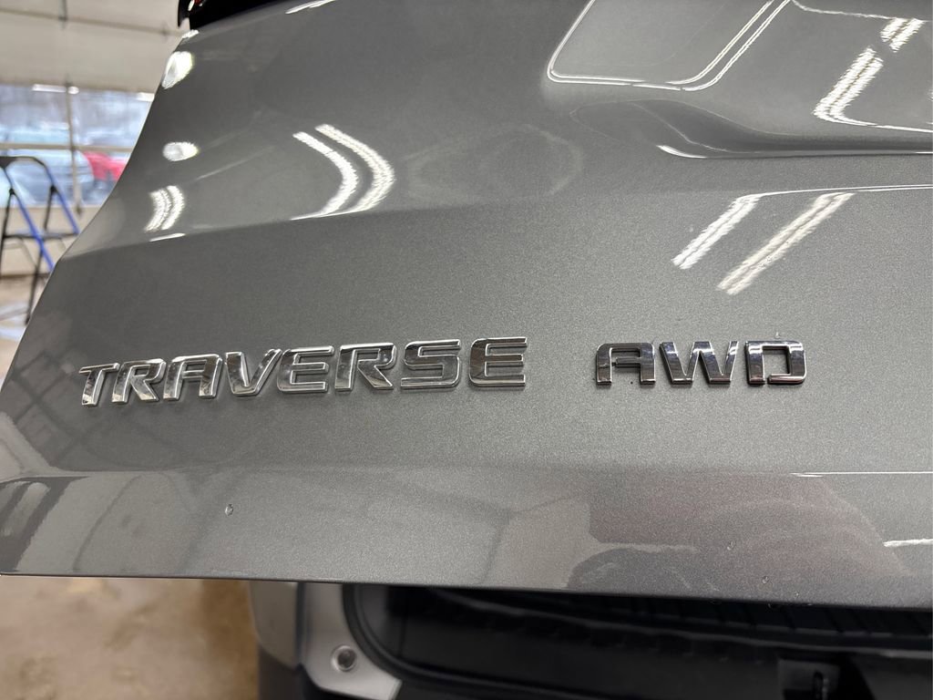 Used 2023 Chevrolet Traverse LT image 15