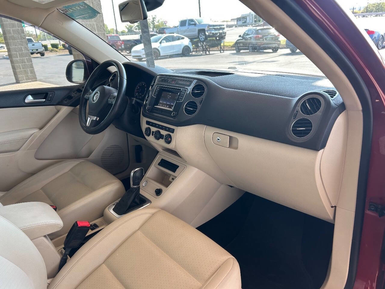 Used 2016 Volkswagen Tiguan S image 36
