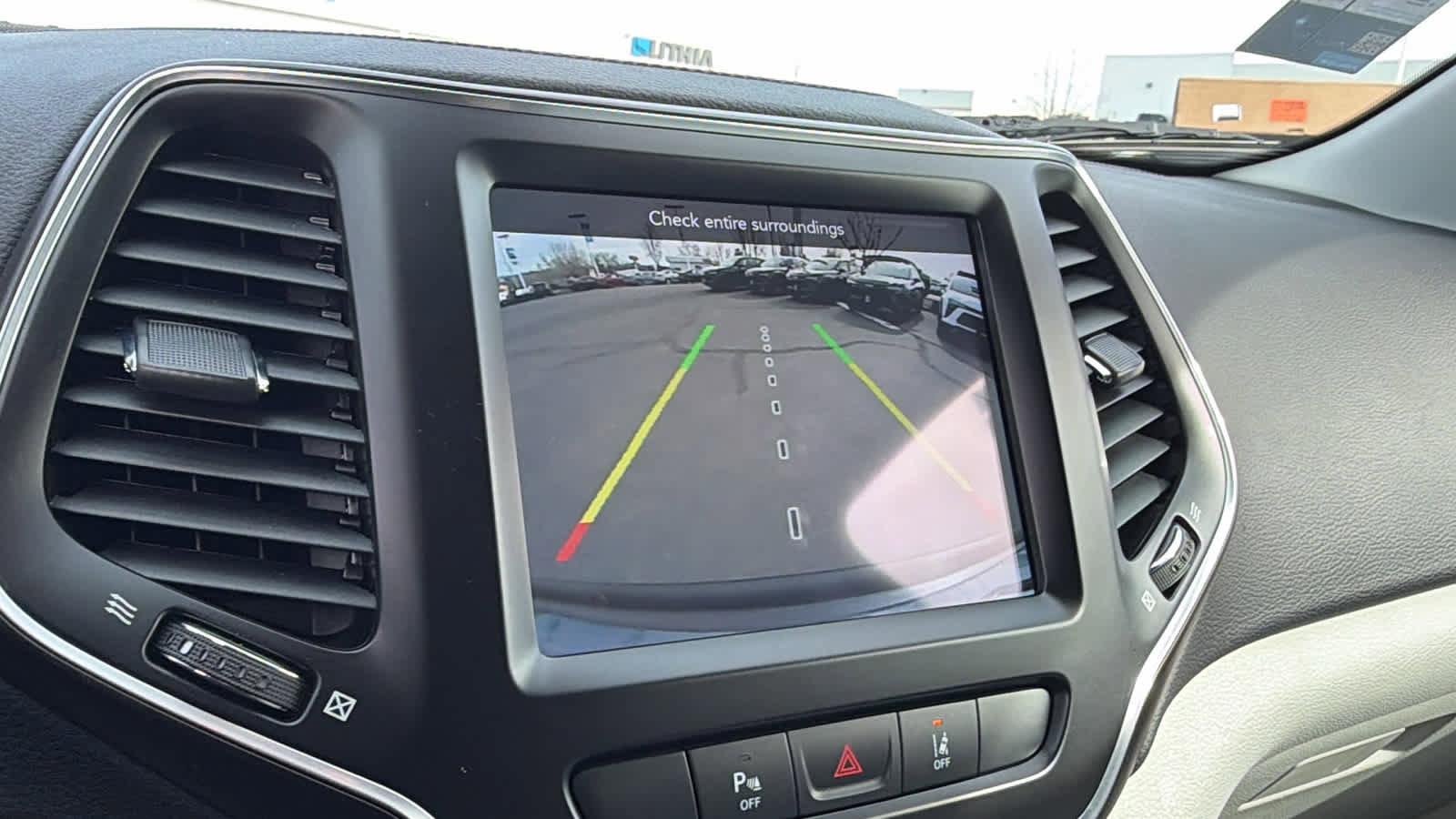 Used 2021 Jeep Cherokee Latitude Lux w/ Comfort/Convenience Group image 16