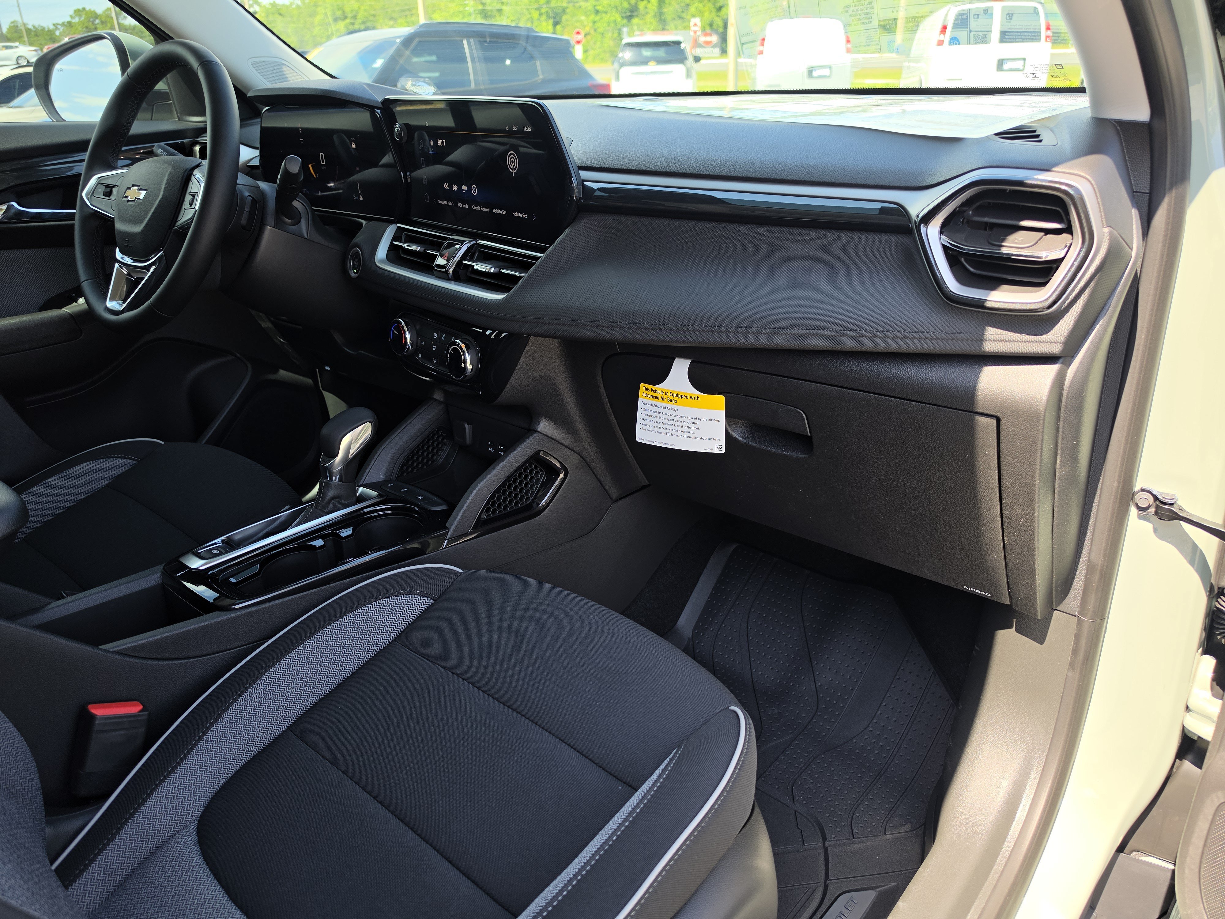 New 2026 Chevrolet TrailBlazer LT w/ LT Cold Weather Package FWD image 17