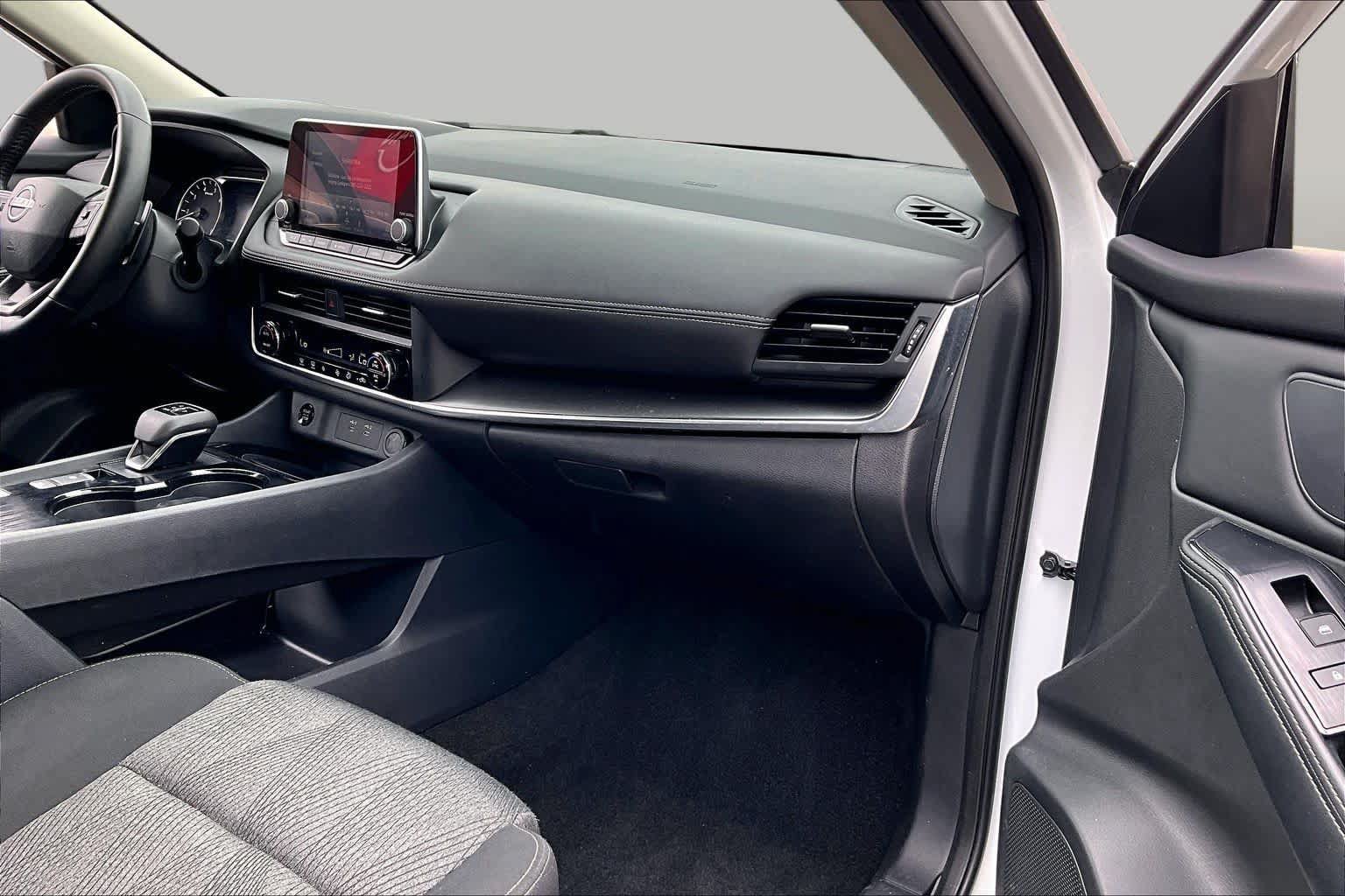 Certified 2025 Nissan Rogue SV FWD image 19