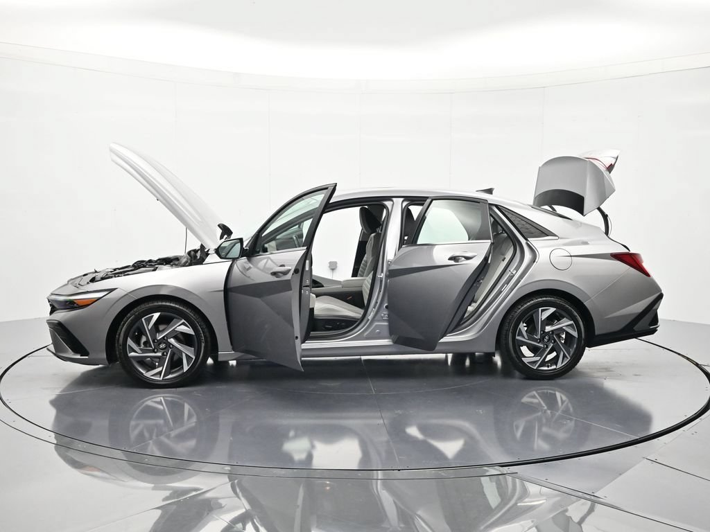 Used 2025 Hyundai Elantra Limited FWD image 49