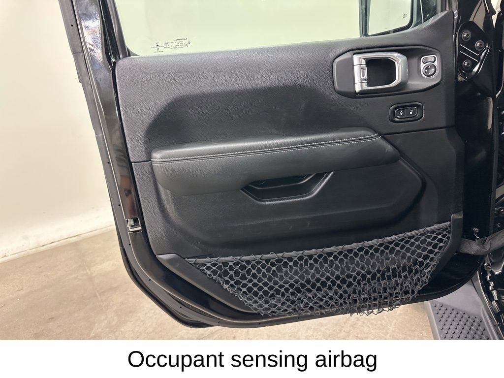 Used 2023 Jeep Wrangler Unlimited Sahara w/ Cold Weather Group image 32