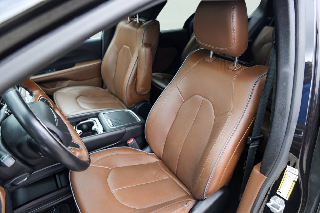 Used 2021 Chrysler Pacifica Limited w/ Uconnect Theater Family Group FWD image 9