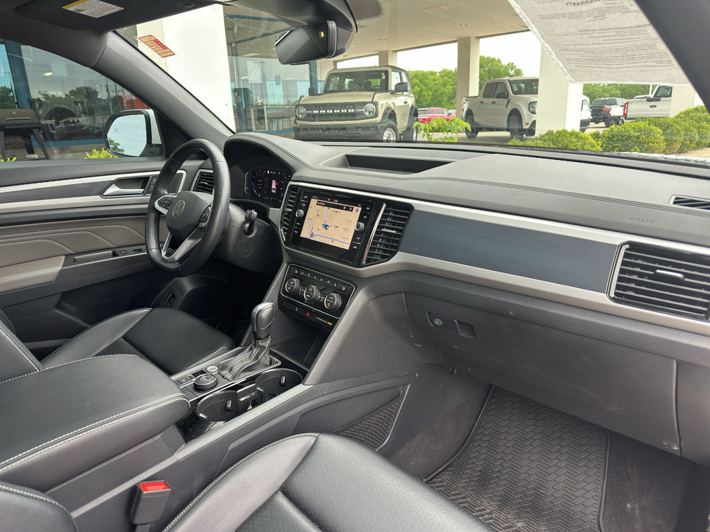 Used 2022 Volkswagen Atlas Cross Sport SEL R-Line AWD/4WD image 31