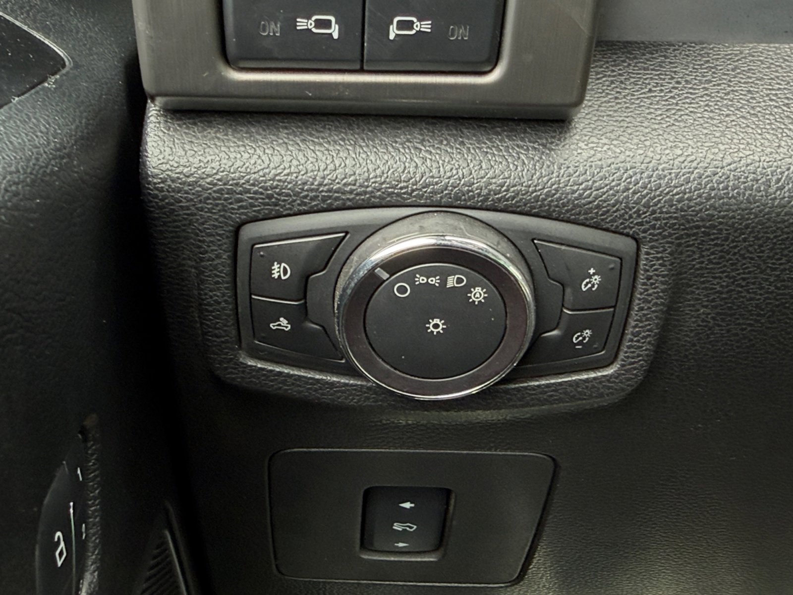 Used 2017 Ford F150 Limited AWD/4WD image 18