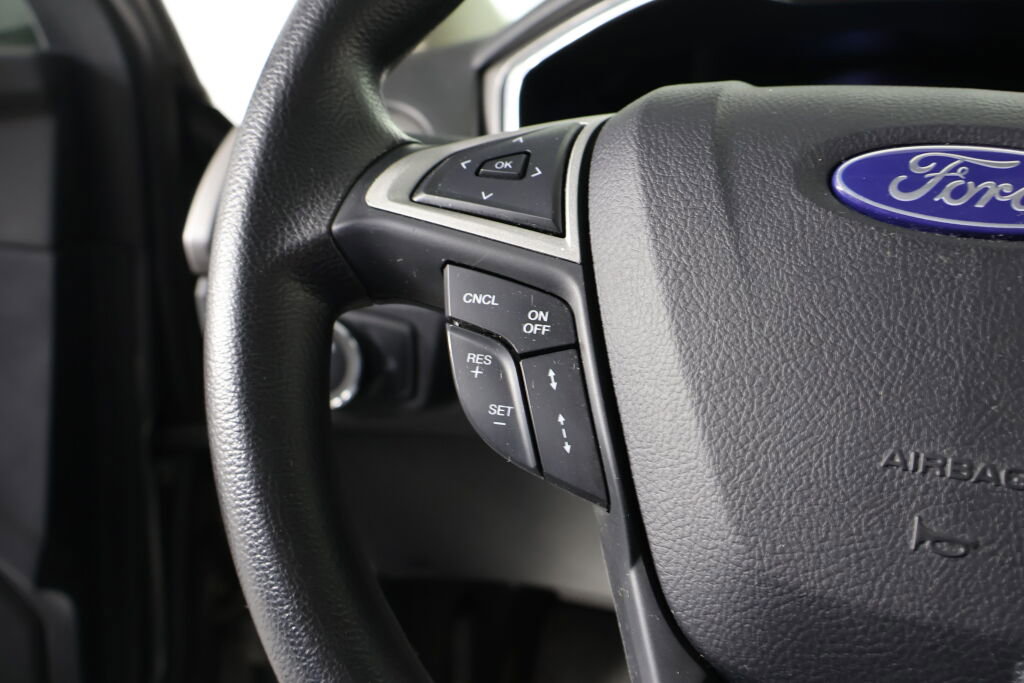 Used 2020 Ford Fusion SE image 36