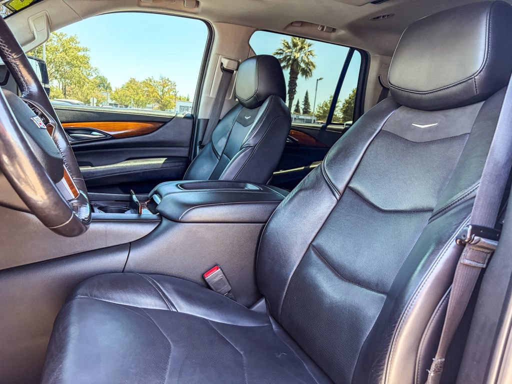 Certified 2020 Cadillac Escalade Luxury AWD/4WD image 33