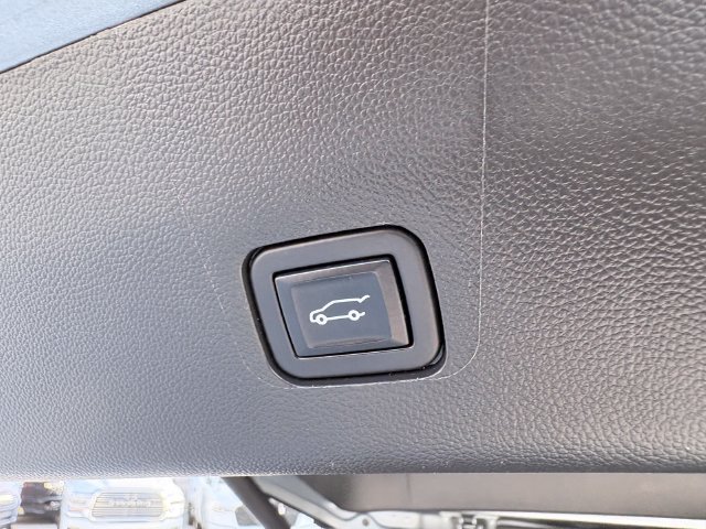 Used 2023 Chevrolet Traverse LT AWD/4WD image 29