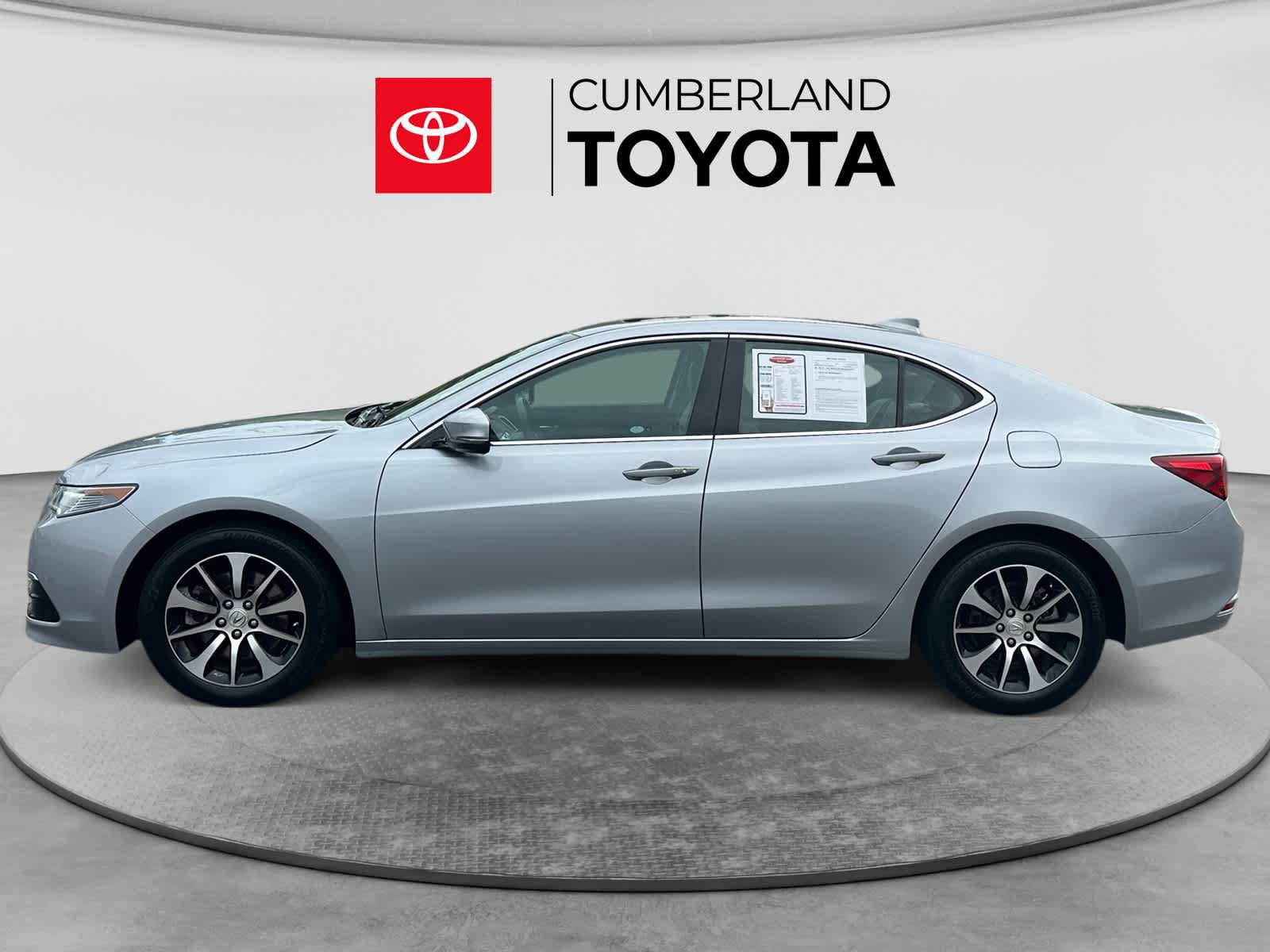 Used 2017 Acura TLX FWD image 2