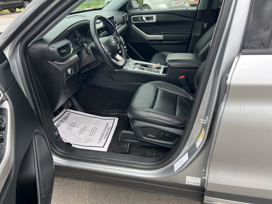 Used 2022 Ford Explorer XLT image 9