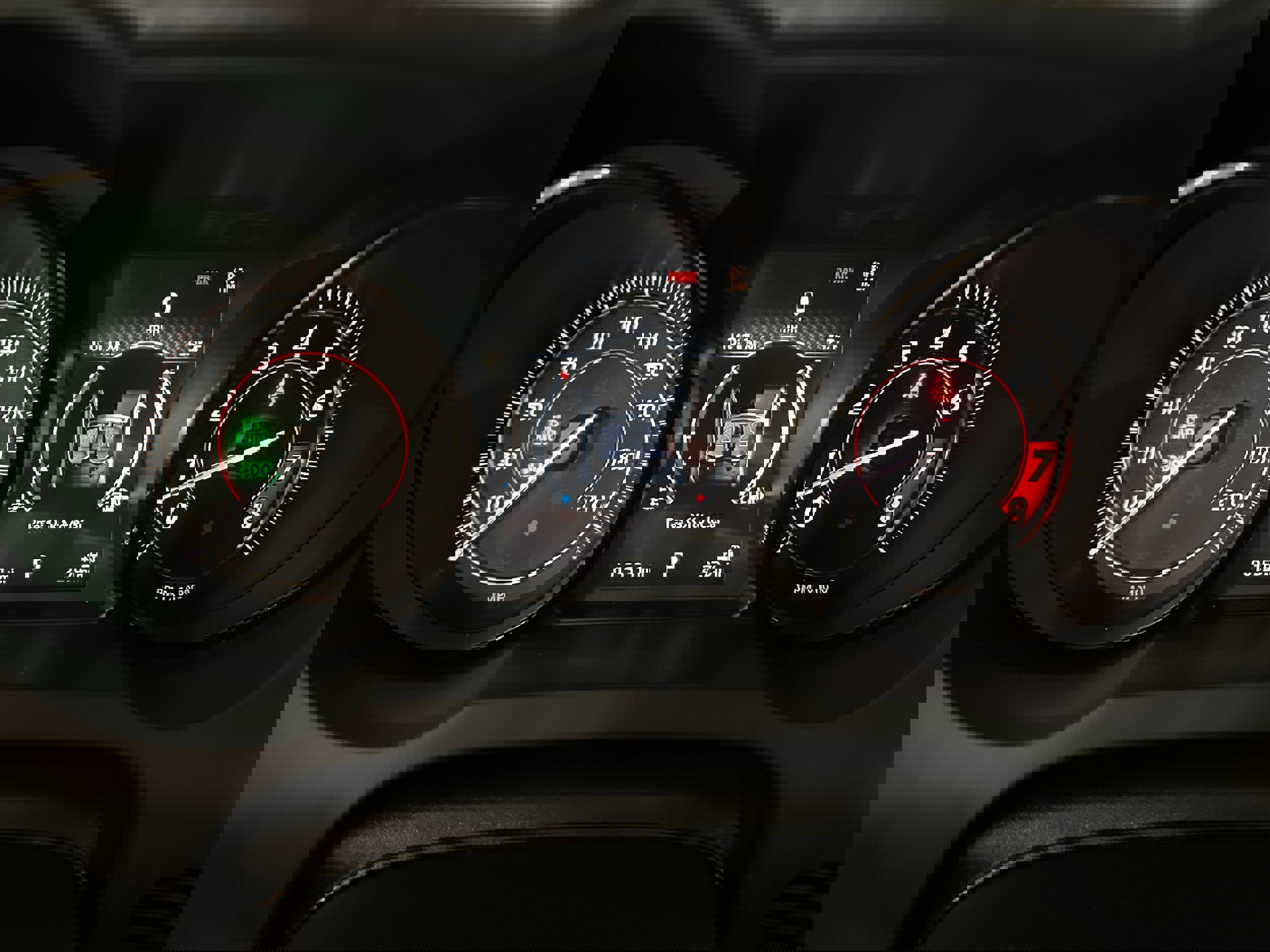 Used 2018 Jaguar F-TYPE R image 9