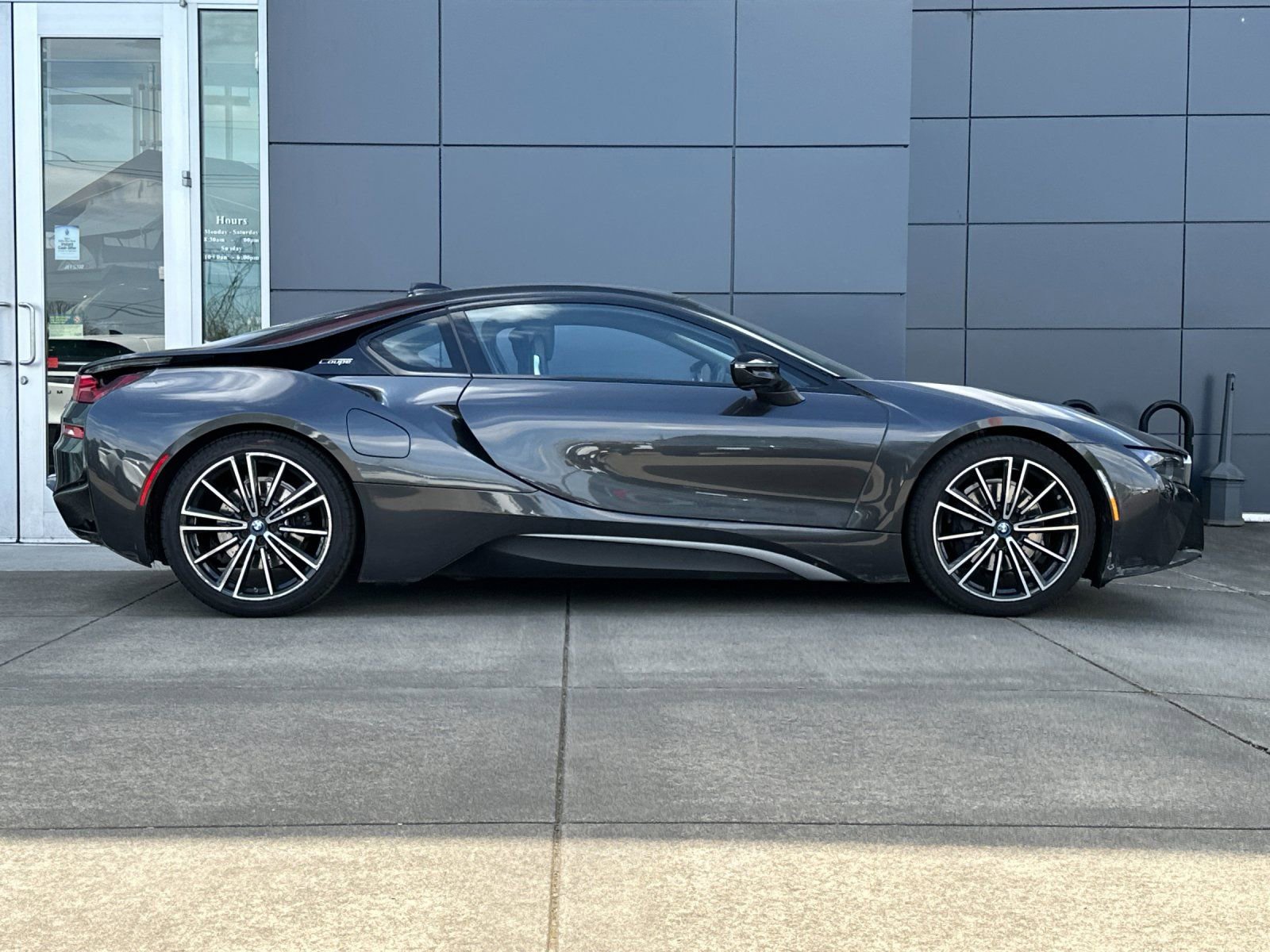 Used 2019 BMW i8 Coupe AWD/4WD image 2