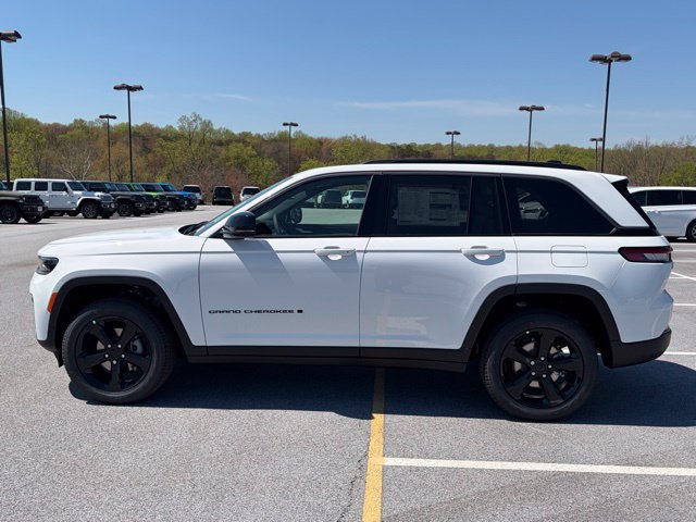 New 2026 Jeep Grand Cherokee Limited w/ Limited Altitude Package AWD/4WD image 4