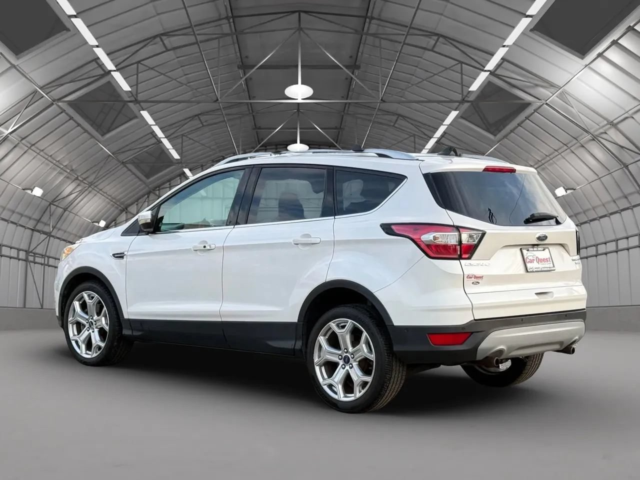 Used 2018 Ford Escape Titanium w/ Ford Safe & Smart Package FWD image 5
