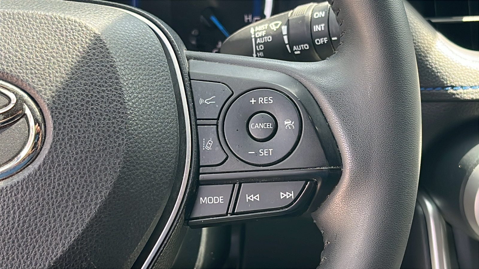 Used 2023 Toyota RAV4 SE w/ Convenience Package AWD/4WD image 18