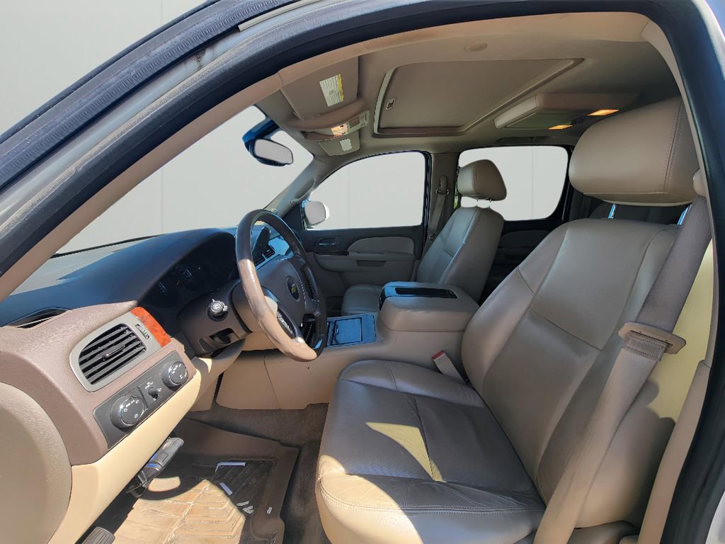 Used 2014 Chevrolet Suburban LTZ image 11