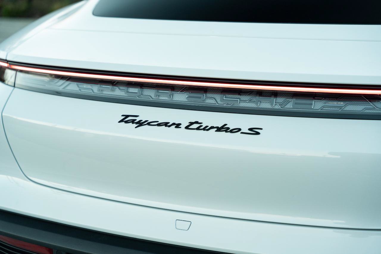 Used 2022 Porsche Taycan Turbo S AWD/4WD image 33