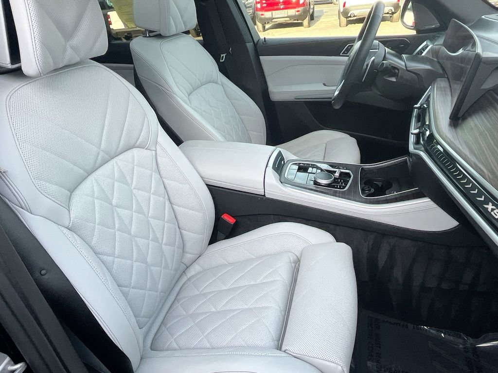 Used 2025 BMW X5 xDrive40i w/ Climate Comfort Package image 25