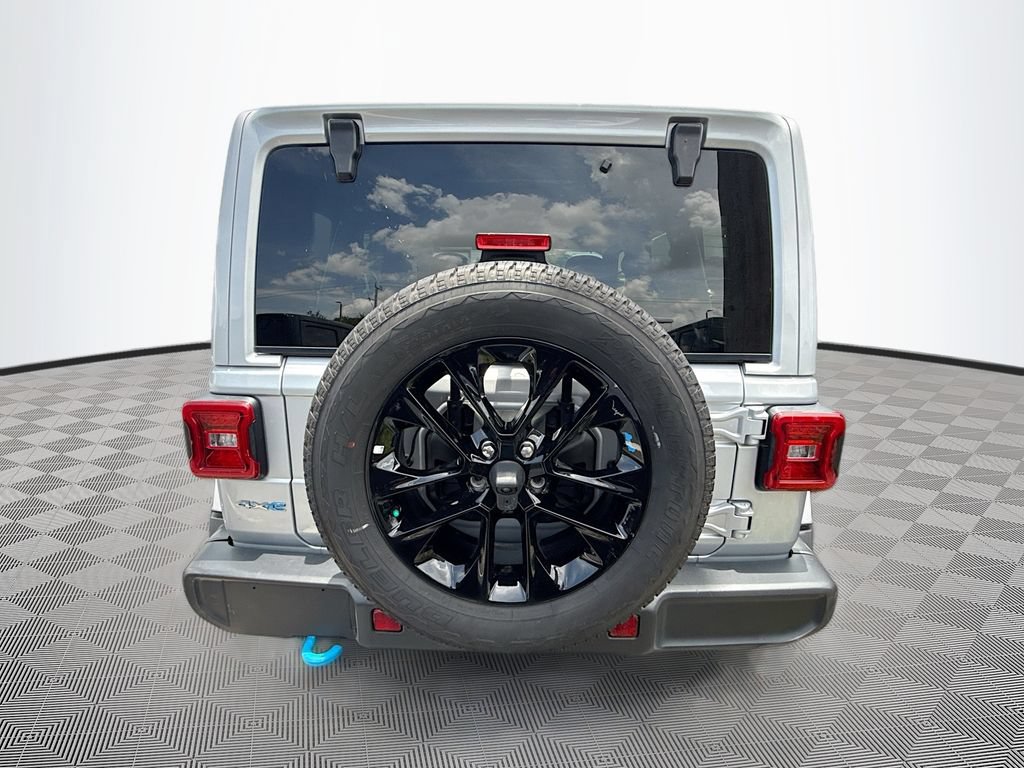 Used 2022 Jeep Wrangler Unlimited Sahara w/ Cold Weather Group AWD/4WD image 7