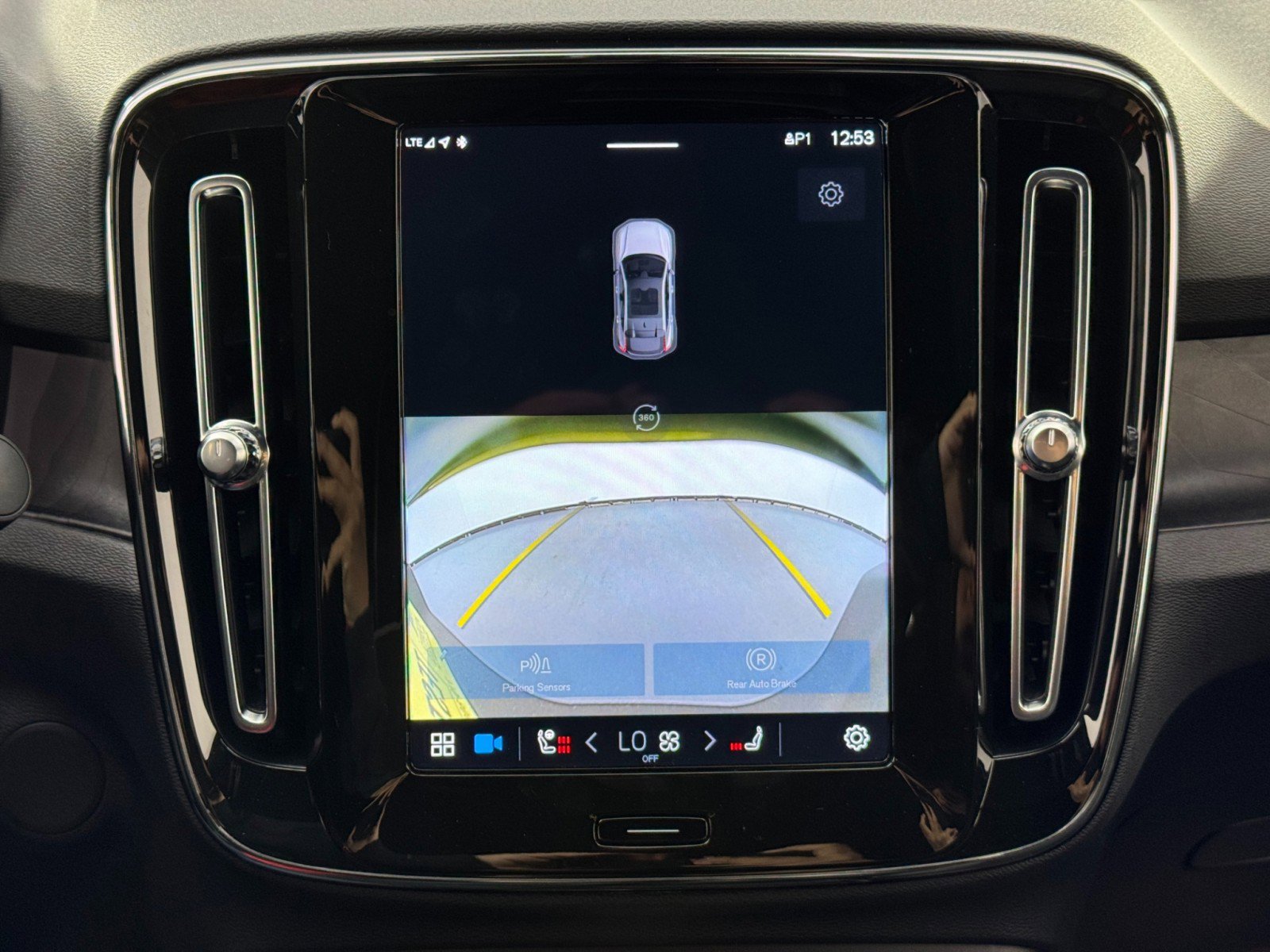 Used 2023 Volvo C40 P8 Recharge Ultimate image 28