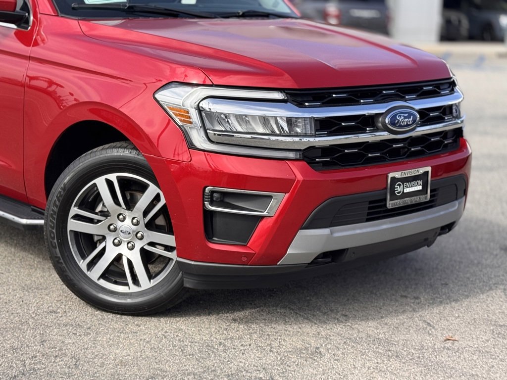 Used 2022 Ford Expedition Limited image 3