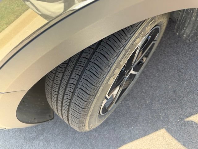 Used 2023 Kia Niro EX FWD image 4