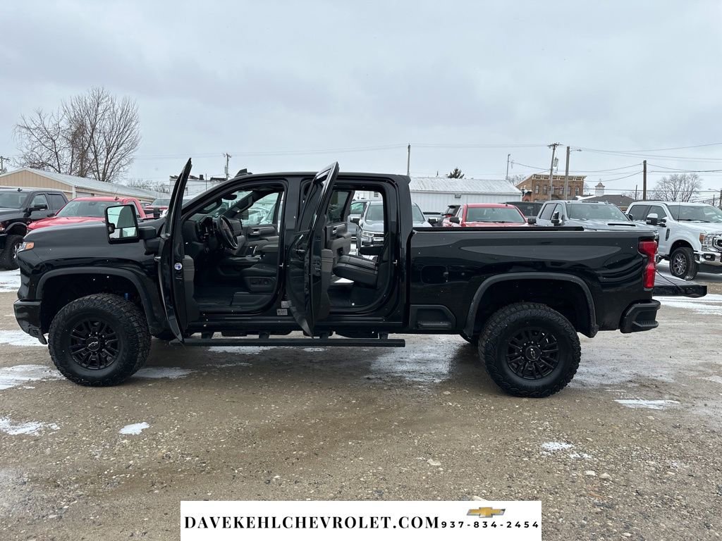 Used 2024 Chevrolet Silverado 2500 ZR2 w/ Technology Package image 27