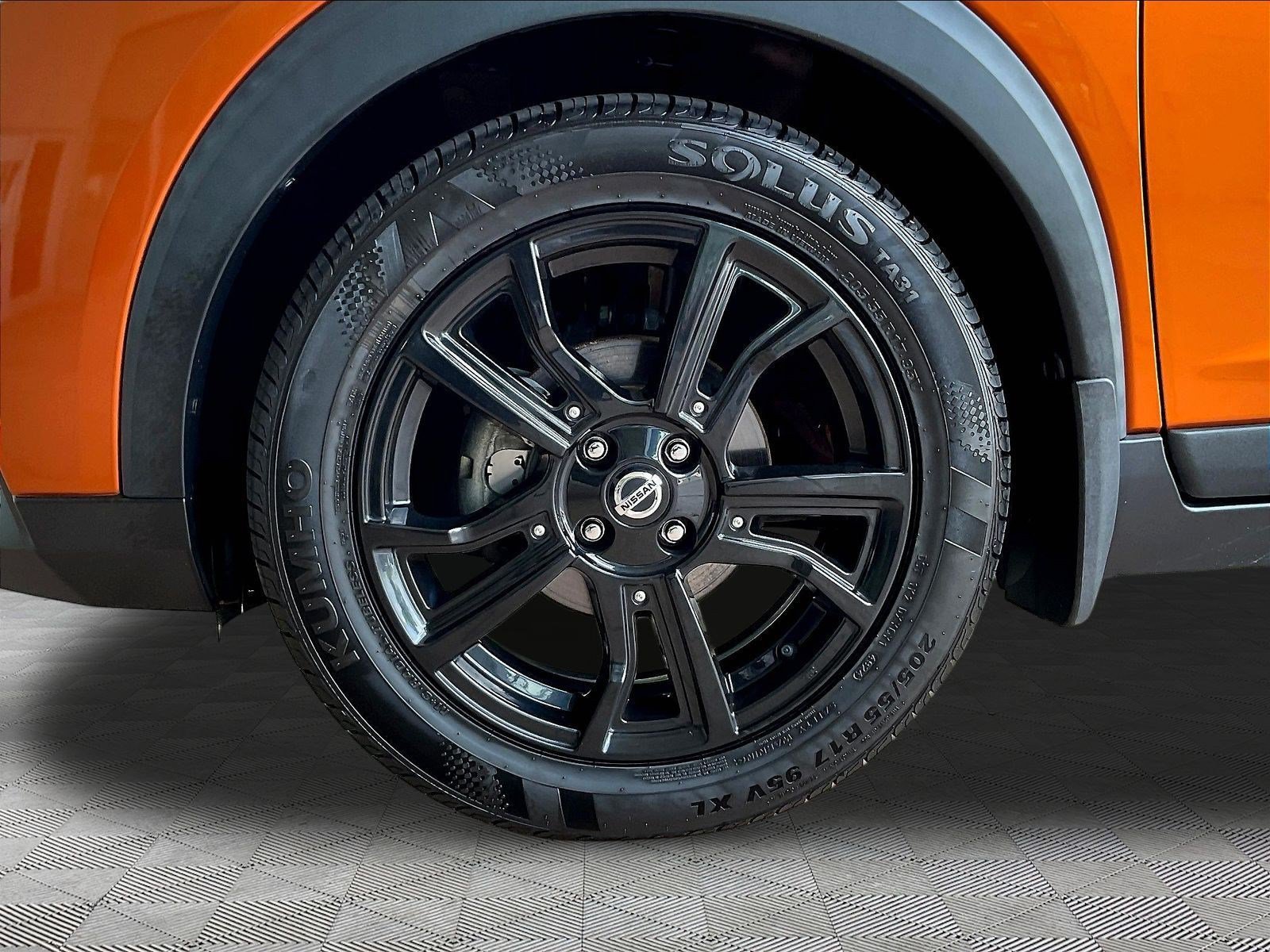 Used 2020 Nissan Kicks SR w/ SR Premium Package FWD image 31