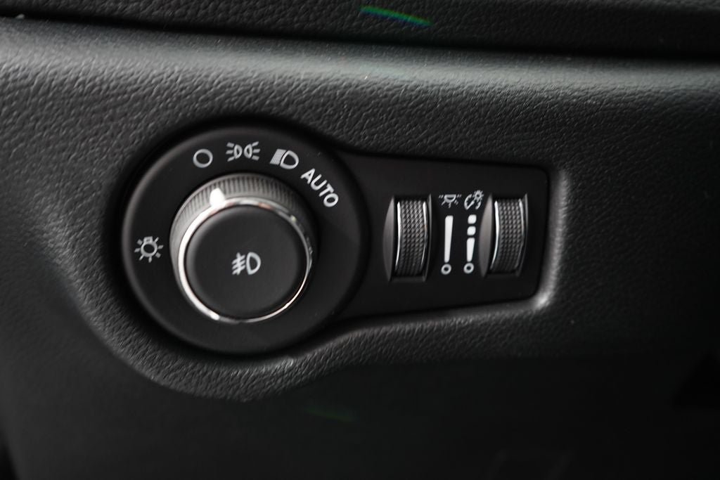 New 2026 Chrysler Pacifica Select FWD image 11
