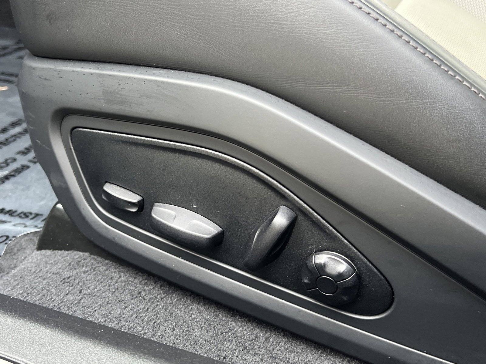 Certified 2025 Porsche Taycan image 29