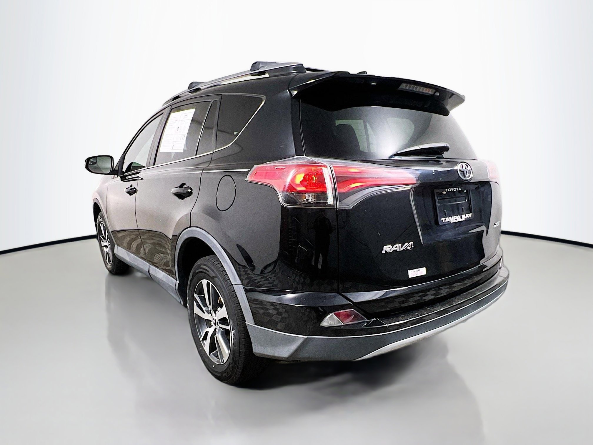 Used 2017 Toyota RAV4 XLE image 8