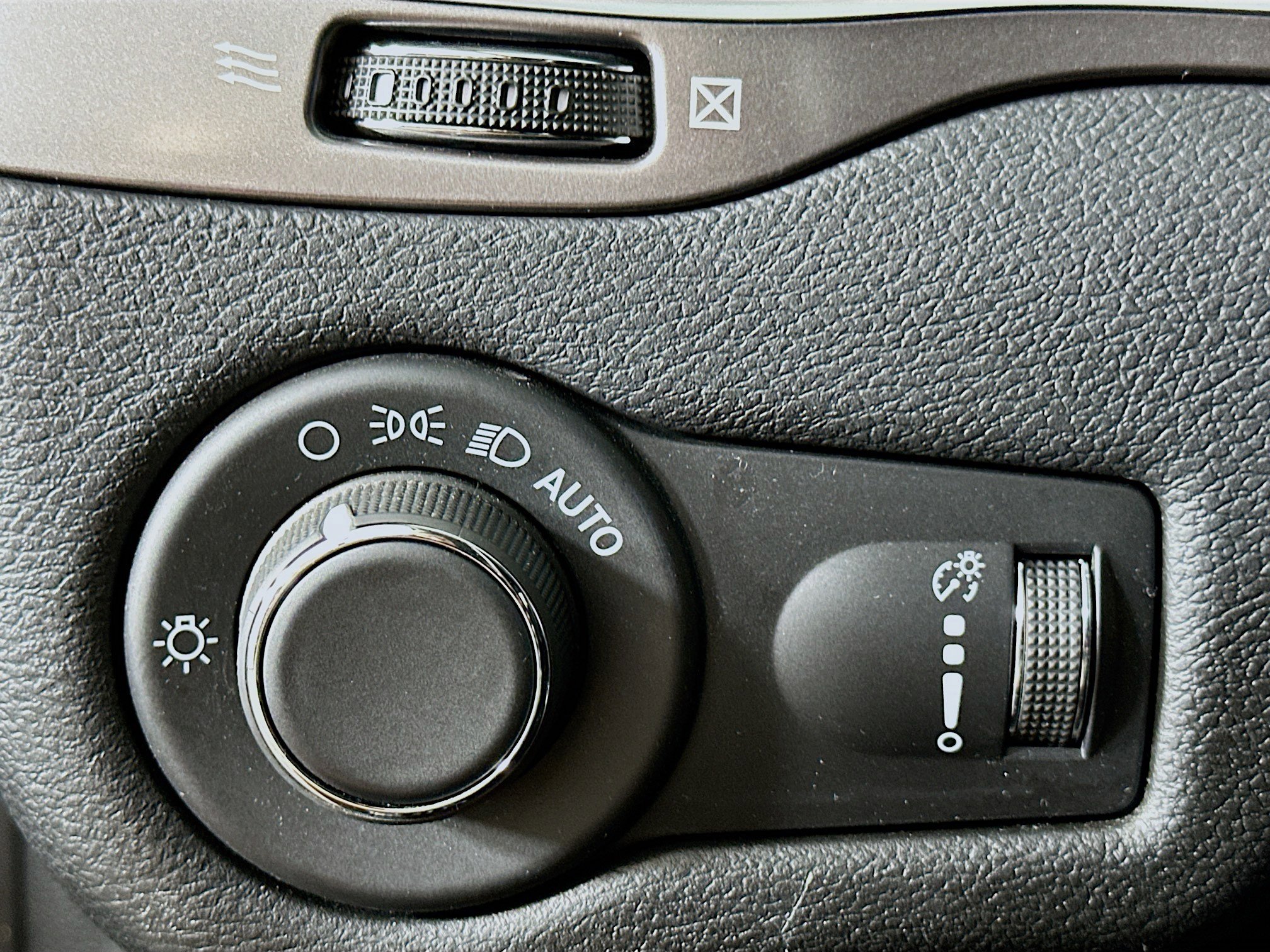 Used 2021 Jeep Cherokee Latitude image 17