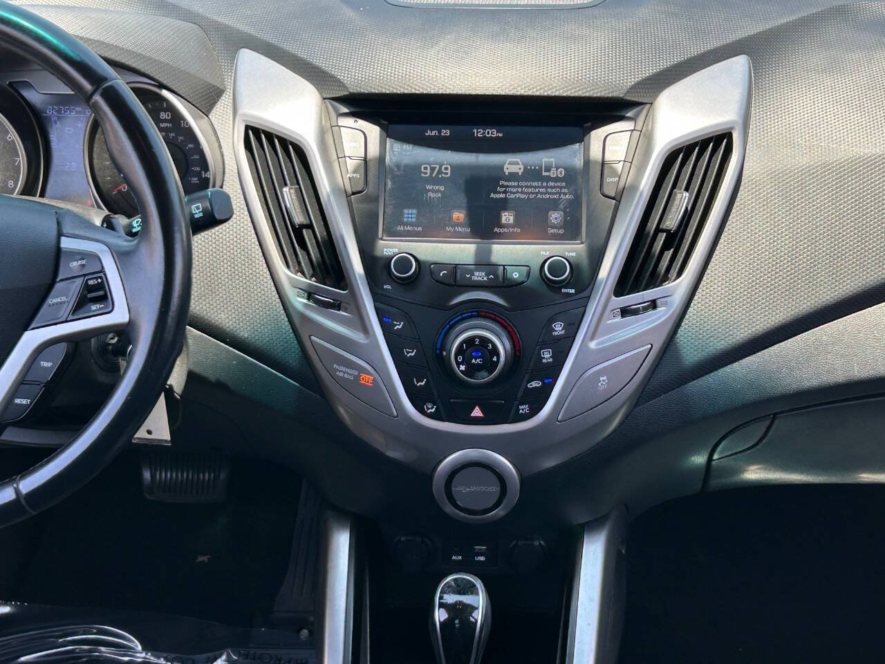 Used 2017 Hyundai Veloster FWD image 18