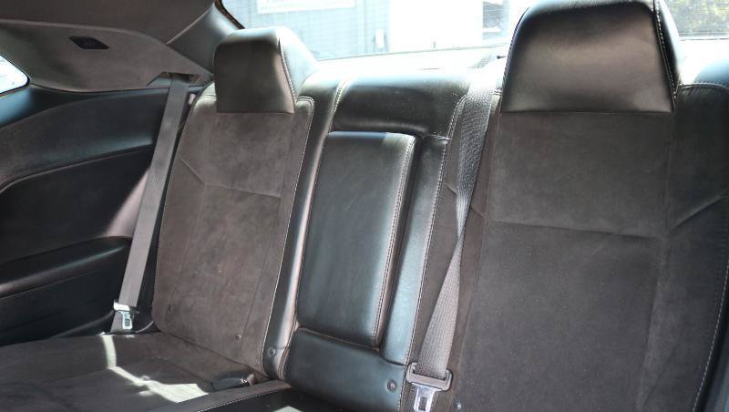 Used 2018 Dodge Challenger R/T Scat Pack w/ Leather Interior Group RWD image 18