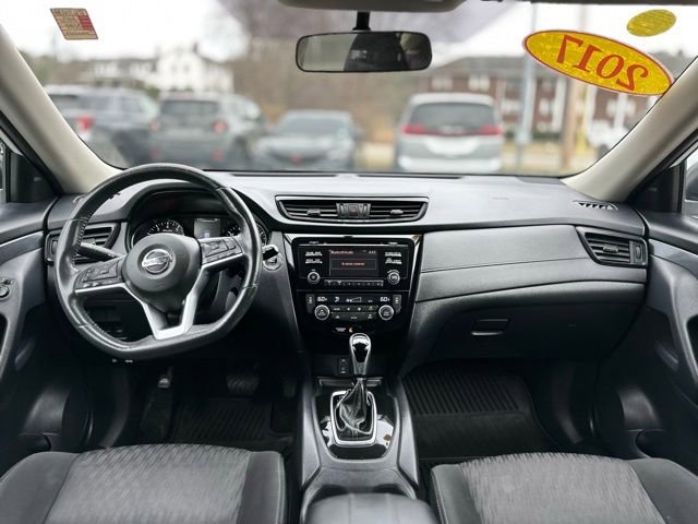 Used 2017 Nissan Rogue SV image 16