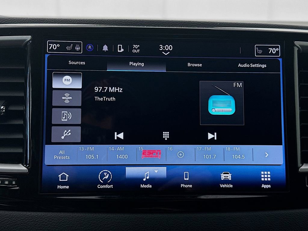 Used 2024 Chrysler Pacifica Touring-L FWD image 17