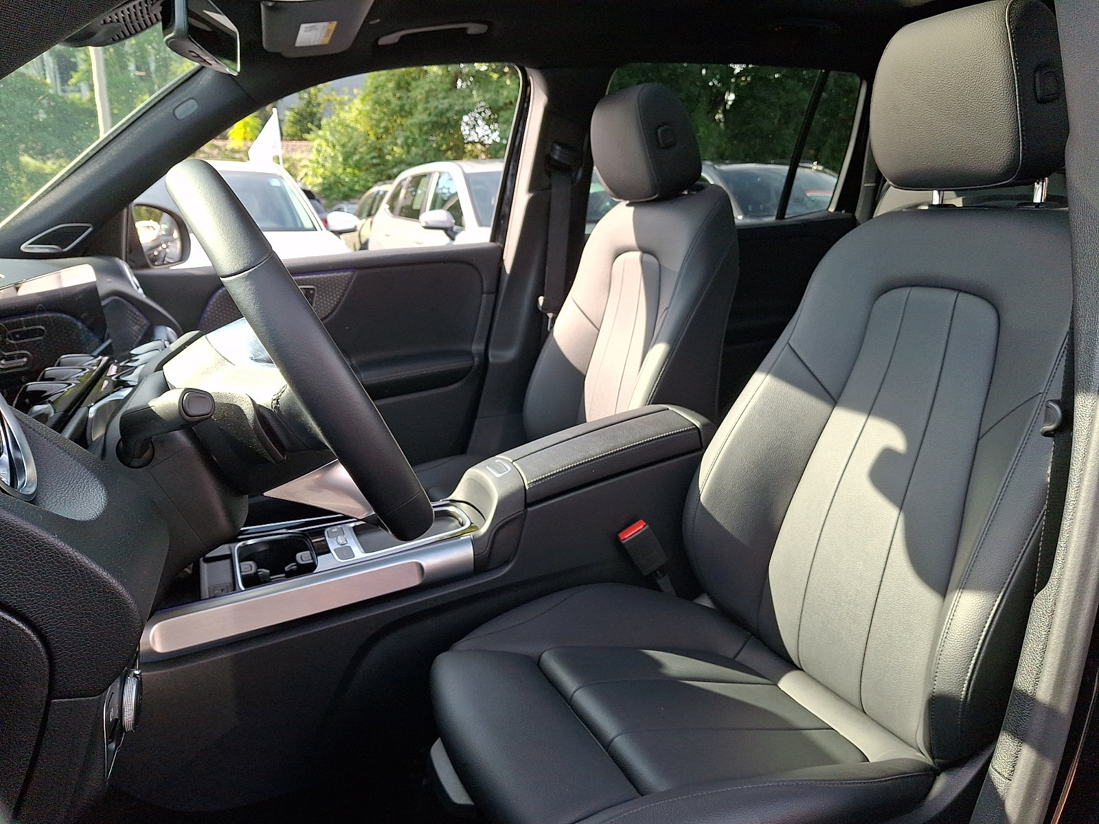 Used 2024 Mercedes-Benz GLB 250 4MATIC image 12