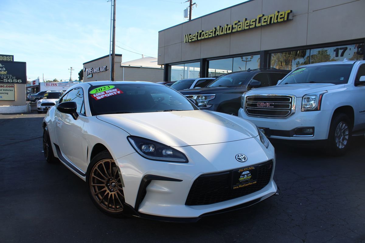 Used 2023 Toyota GR86 w/ ALL Weather Mat Package (TMS) RWD image 30