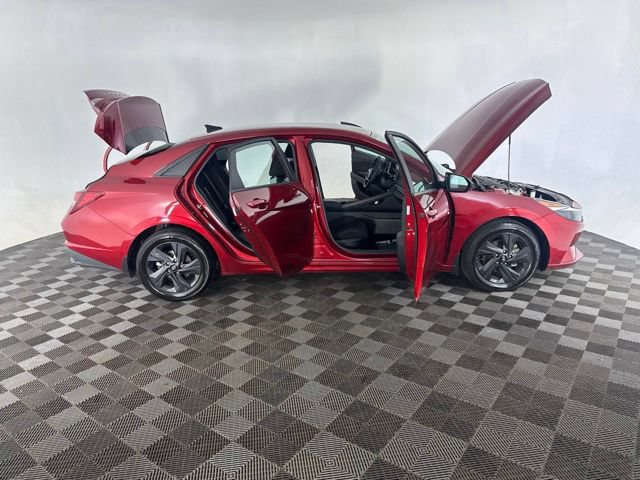 Used 2023 Hyundai Elantra SEL w/ Winter Weather Package FWD image 15