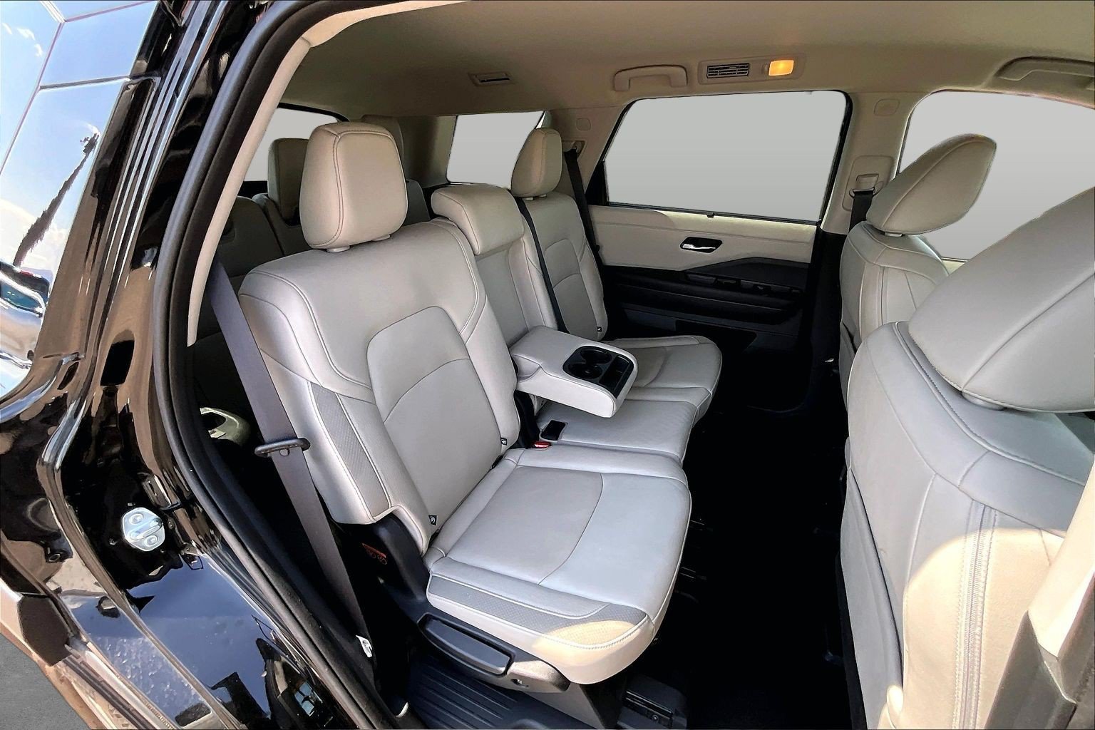 Used 2023 Nissan Pathfinder SL w/ Black Appearance Package FWD image 27