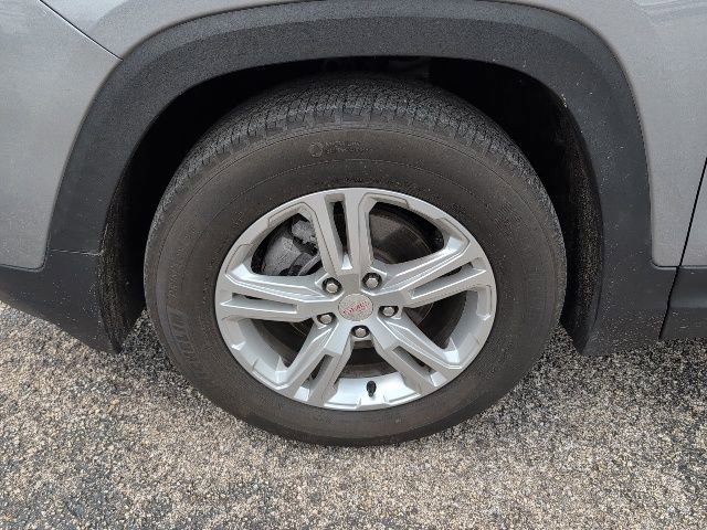 Used 2024 GMC Terrain SLE image 3