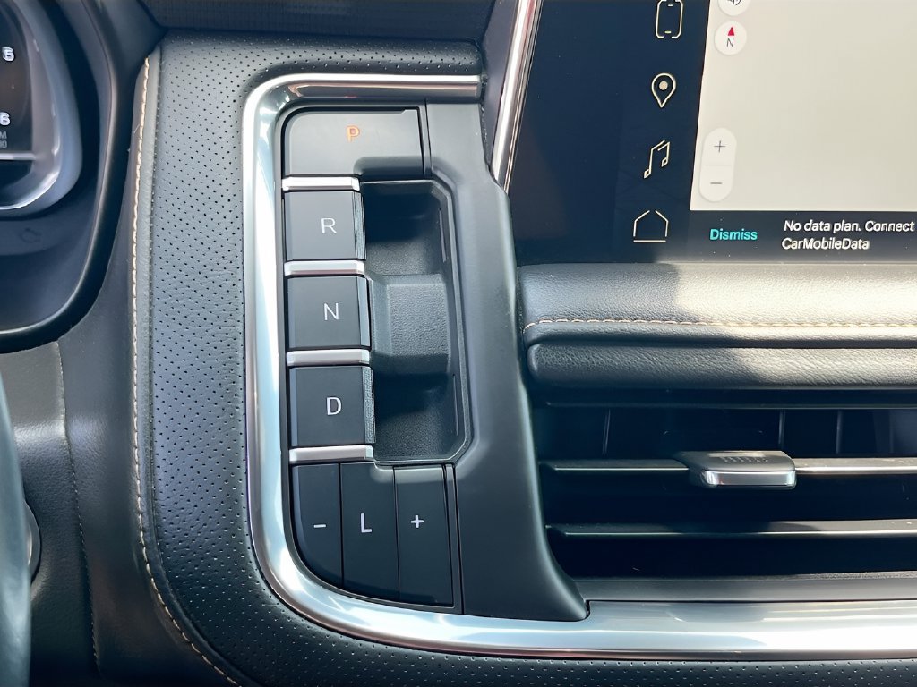 Used 2023 GMC Yukon AT4 w/ AT4 Premium Package AWD/4WD image 17